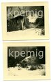 3 Aufnahmen eines Angehörigen des Heeres mit russischer Kartentasche vor einem brennenden Haus, Maße 5  x 7 cm