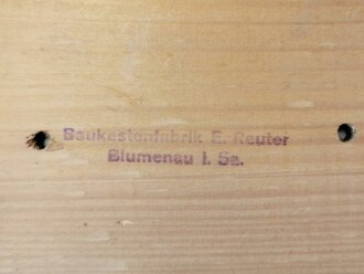 Transportkasten aus Verpackung der Volksgasmaske 44, Nachkriegsumbau " Schwerter zu Pflugscharen"