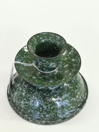 Emaillierter Kerzenhalter aus Teil von Gasmaskenfilter,...