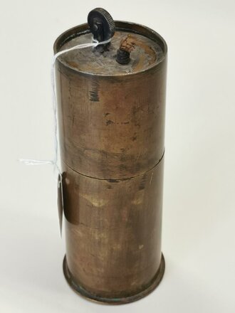 Großes Feuerzeug aus britischer Flakhülse von 1941, Höhe 11,5cm. Nachkriegsumbau " Schwerter zu Pflugscharen"