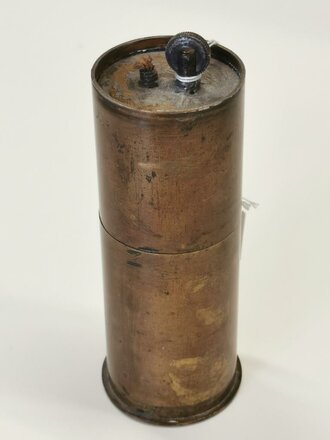 Großes Feuerzeug aus britischer Flakhülse von 1941, Höhe 11,5cm. Nachkriegsumbau " Schwerter zu Pflugscharen"