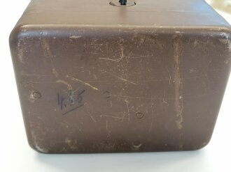 Geldkassette aus Optikbehälter  der Wehrmacht.  Nachkriegsumbau  " Schwerter zu Pflugscharen "