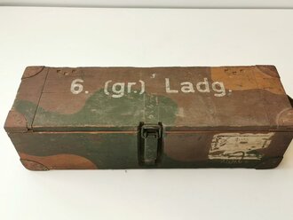 Transportkasten für " 6. ( gr.) Ladung " der l.FH 18. Originale Tarnlackierung, datiert 1936