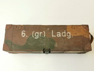 Transportkasten für " 6. ( gr.) Ladung " der l.FH 18. Originale Tarnlackierung, datiert 1936