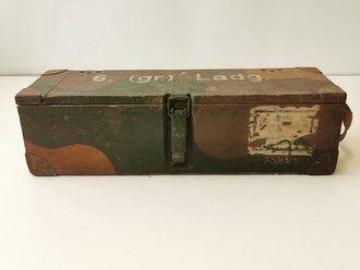 Transportkasten für " 6. ( gr.) Ladung " der l.FH 18. Originale Tarnlackierung, datiert 1936