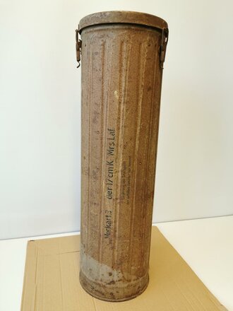 Transportbehälter "Vorkart.3 der 17cm K, Mrs. Laf"  datiert 1944. Originallack, ungereinigtes Stück