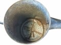 Emaillierte Kanne aus Granathülse, Höhe 22,5 cm, Nachkriegsumbau " Schwerter zu Pflugscharen"