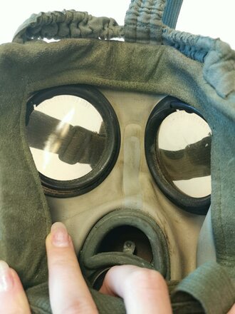 Gasmaske Wehrmacht des Oblt. Ertelt. Komplett, zusammengehörig, lediglich der Lappenhalter fehlt