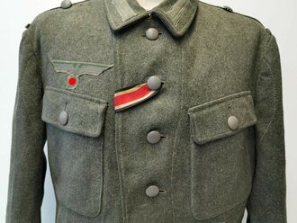 Heer, Feldbluse Modell 1943. Kammerstück mit original vernähten Effekten in  gutem Zustand