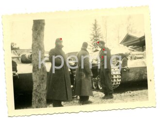 Aufnahme von Sturmgeschütz III mit Besatzung,...