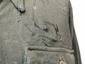 Feldhemd für Angehörige der Wehrmacht. Stark getragenes Stück mit diversen Flickstellen