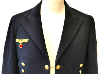 Kriegsmarine, dunkelblaue Paradejacke , Kammerstück von 1936 in gutem Zustand, Der Brustadler unschlau neuzeitlich vernäht, der Rest original vernäht