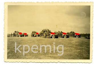 Aufnahme von Schützenpanzer im Gelände, Maße 6 x 9 cm