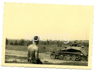 Aufnahme eines Schützenpanzer auf dem Vormarsch, Maße 7 x 10 cm