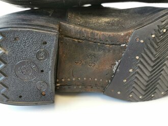 Paar Stiefel für Unteroffiziere der Wehrmacht. Wohl ungetragenes Paar mit leichten Lagerspuren, Sohlenlänge 31,5cm