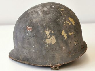 Stahlhelm mit Innenhelm U.S. Alter unbekannt, ungereinigtes Stück