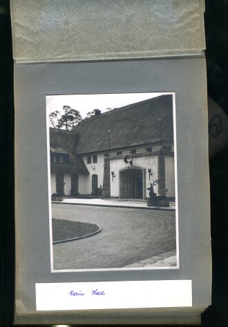 KDF Fotoalbum einer Arbeitergruppe aus Wien 1938. Umfangreiches Bildmaterial der Fahrt,  u.a. Olympiastadion, Carinhall, Stapellauf "Robert Ley". Ingesamt 57 Fotos