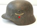 Stahlhelm Luftwaffe Modell 1940. Originallack, zusammengehöriges Stück , das Hakenkreuz des Adlers zu 95% erhalten. Glockenglösse 64