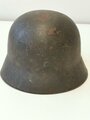 Stahlhelm Luftwaffe Modell 1940. Originallack, zusammengehöriges Stück , das Hakenkreuz des Adlers zu 95% erhalten. Glockenglösse 64