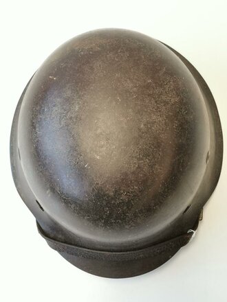 Stahlhelm  Heer Modell 1942. Originallack, zusammengehöriges Stück , das Hakenkreuz des Adlers zu 95% erhalten. Glockenglösse 62