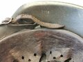 Stahlhelm  Heer Modell 1942. Originallack, zusammengehöriges Stück , das Hakenkreuz des Adlers zu 95% erhalten. Glockenglösse 62