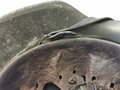 Stahlhelm  Heer Modell 1942. Originallack, zusammengehöriges Stück , das Hakenkreuz des Adlers zu 95% erhalten. Glockenglösse 62