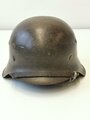 Stahlhelm  Heer Modell 1942. Originallack, zusammengehöriges Stück , das Hakenkreuz des Adlers zu 95% erhalten. Glockenglösse 62