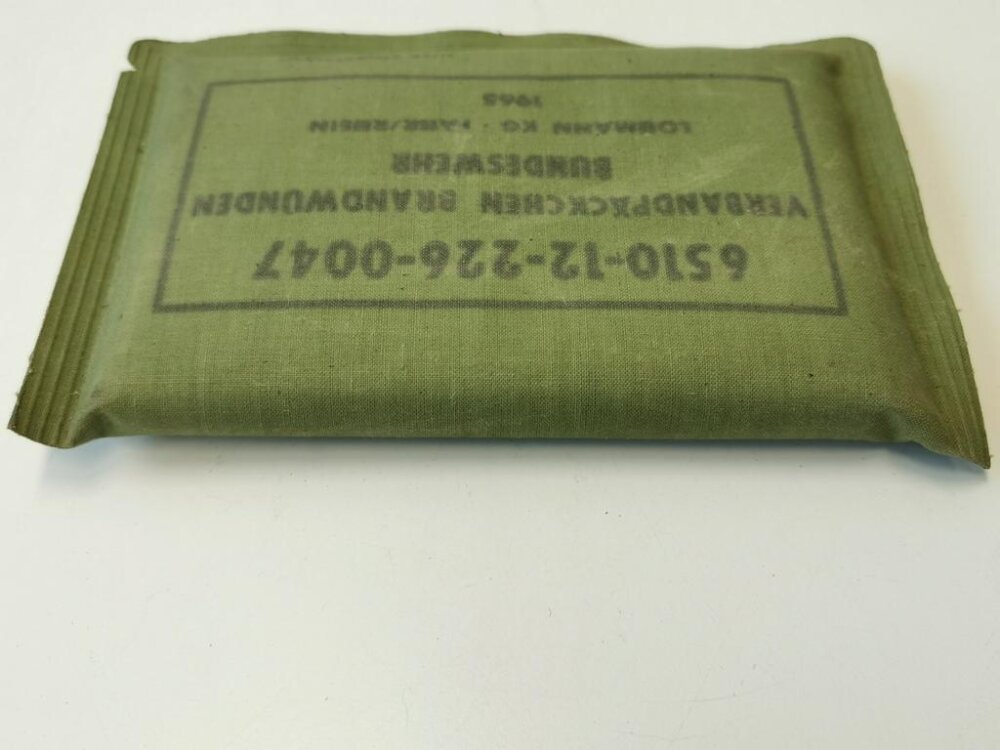 Bundeswehr Verbandp ckchen Gro es Modell Brandwunden datiert 1965 bundeswehr-verbandp-ckchen-gro-es-modell-brandwunden-datiert-1965