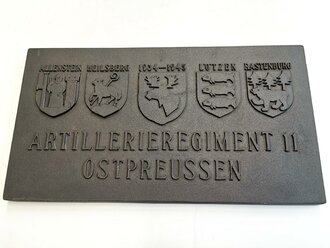 Abguss einer Gedenktafel für das Kriegerdenkmal "Artillerieregiment 11 Ostreussen". 34 x 64cm, Leichtmetall, dennoch 17kg schwer