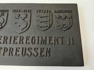 Abguss einer Gedenktafel für das Kriegerdenkmal "Artillerieregiment 11 Ostreussen". 34 x 64cm, Leichtmetall, dennoch 17kg schwer