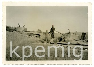 Aufnahme von 2 zerstörten BT-7 bei Olita, Maße 6 x 9 cm