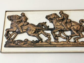 Grosses Relief bespannte Artillerie Darstellend. Neuzeitliche Fertigung aus Aluminium. Maße 21 x 102cm