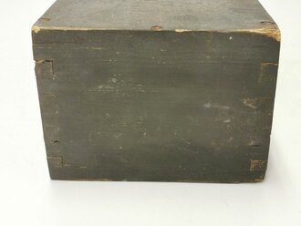 Transportkasten für die Pappumverpackung für 20 Schachteln Munition 8x57 der Wehrmacht Scharnierschrauben fehlen