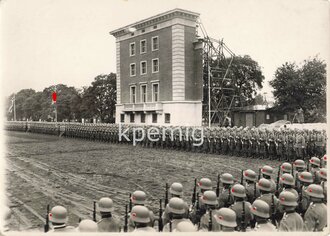 Presseaufnahme der Ehrenformation des Infanterie Regiment Großdeutschland, Maße 12  x 17 cm