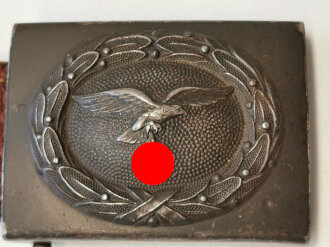 Luftwaffe, Koppelschloss für Mannschaften. Grün lackierte Tropenausführung, leicht getragenes Stü+ck in gutem Zustand