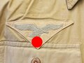 Luftwaffe Tropenhemd für Mannschaften fliegendes Personal oder Fallschirmtruppe. Der originale Brustadler wohl nachträglich vernäht
