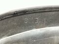 Luftwaffe, Stahlhelm für Angehörige der Fallschirmtruppen Modell 1938.  Spätes Stück mit originaler Tarnlackierung. Innenfutter zum Teil oberflächlich rissig aber weich. Zusammengehöriger, getragener Helm.