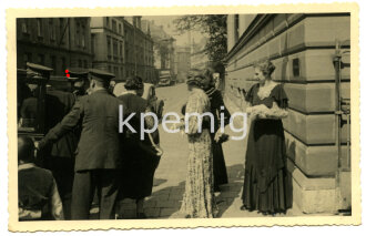 3 Aufnahmen eines Politischen Leiters zur Hochzeit in München 1937, Maße 8 x 12 cm