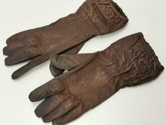 Luftwaffe, Paar Handschuhe für Angehörige der Fallschirmtruppe. Lange, ungefütterte Ausführung in braunem Leder, getragenes Paar
