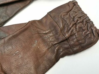 Luftwaffe, Paar Handschuhe für Angehörige der Fallschirmtruppe. Lange, ungefütterte Ausführung in braunem Leder, getragenes Paar
