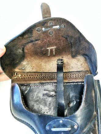 Koffertasche P38 datiert 1943, ungeschwärztes Leder, getragenes Stück
