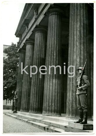 Fotoalbum eines Angehörigen der 6.Komp. Wachregiment Berlin.