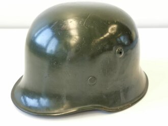 Stahlhelm III.Reich, so von z.B. Rot Kreuz und OT...