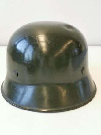 Stahlhelm III.Reich, so von z.B. Rot Kreuz und OT getragen. Originallack