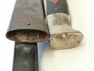 Hitler Jugend Fahrtenmesser. Spätes Stück mit Kunststoffkoppelschlaufe, diese defekt. RZM M7/34, Klinge vorne abgebrochen