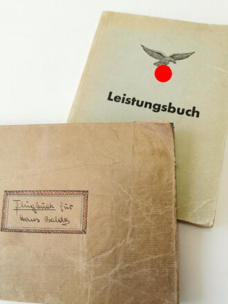 Luftwaffe, Leistungsbuch und Flugbuch eines Angehörigen im Kampfgeschwader 100