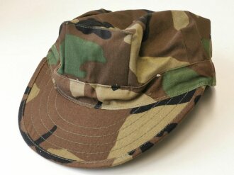 U.S. Marine Corps Cap, utility .Dated 1983, unused, size Medium, woodland