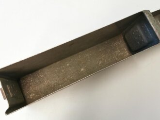 Gurtkasten aus Aluminium für MG34/42 der Wehrmacht datiert 1939, Originallack ?