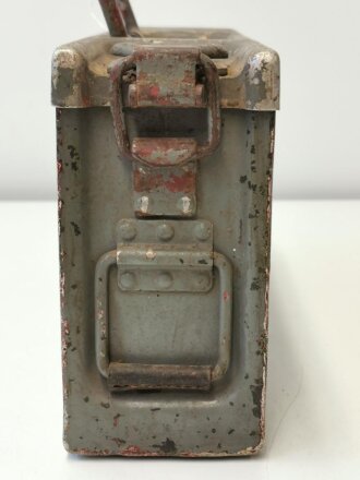 Gurtkasten aus Aluminium für MG34/42 der Wehrmacht datiert 1939, Originallack ?
