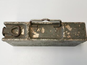 Gurtkasten aus Aluminium für MG34/42 der Wehrmacht datiert 1939, Originallack ?